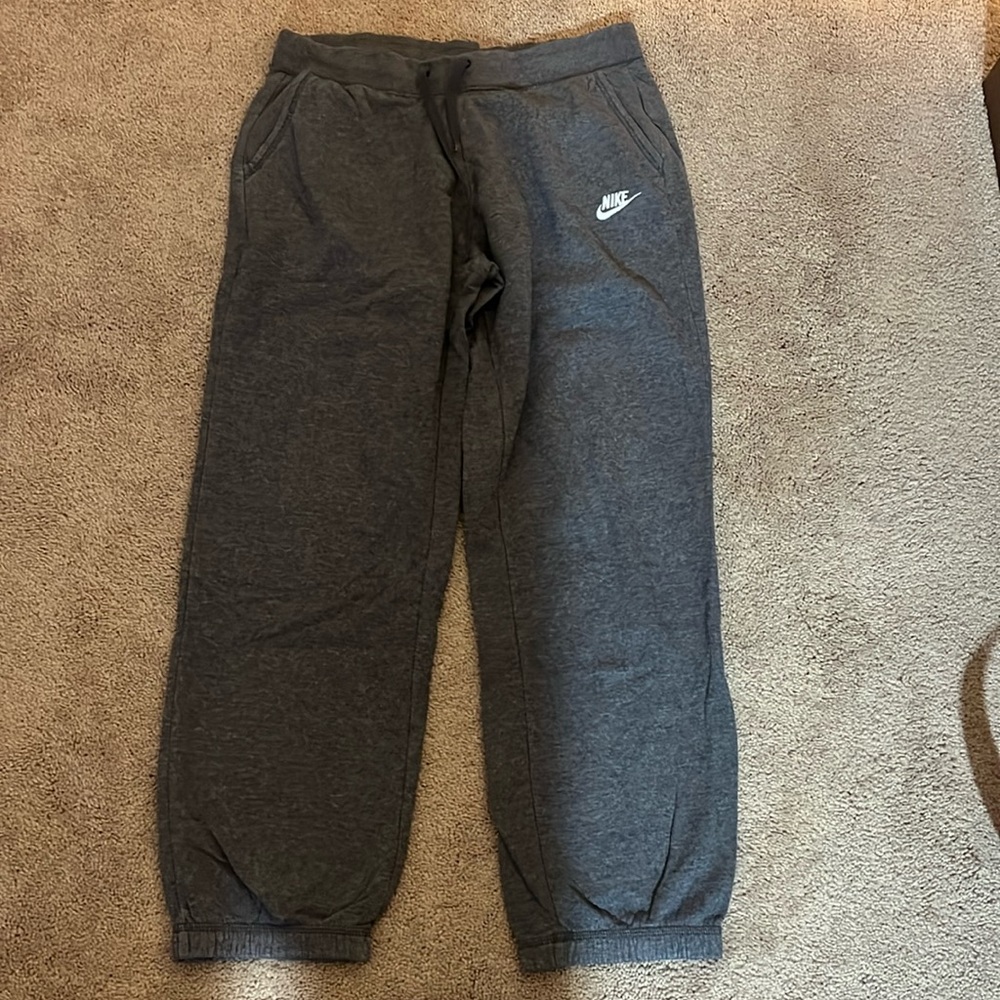 Nike women’s sweatpants, like new!!